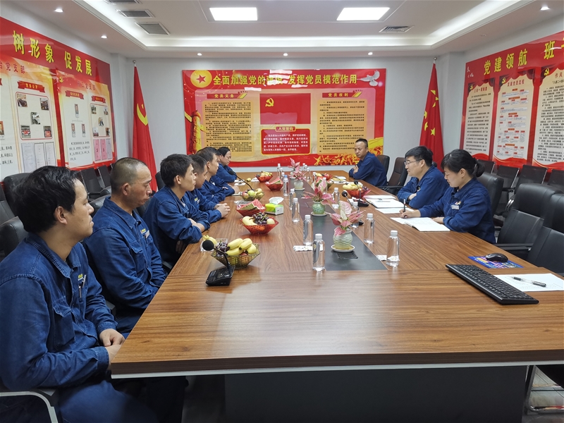 7月30日下午，軋鋼廠黨委組織召開“‘慶八一’學黨史  扛死肩   共奮進”復轉軍人座談會